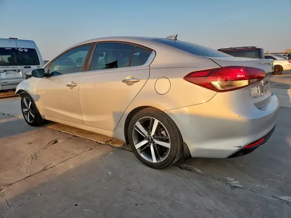 3KPFN4A82HE110560 2017 KIA FORTE - Image 2