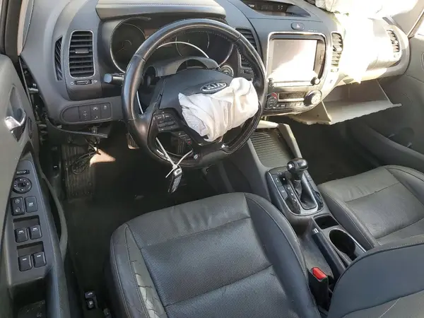 3KPFN4A82HE120876 2017 KIA FORTE - Image 8