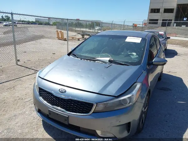 3KPFN4A83HE070358 2017 KIA FORTE - Image 2