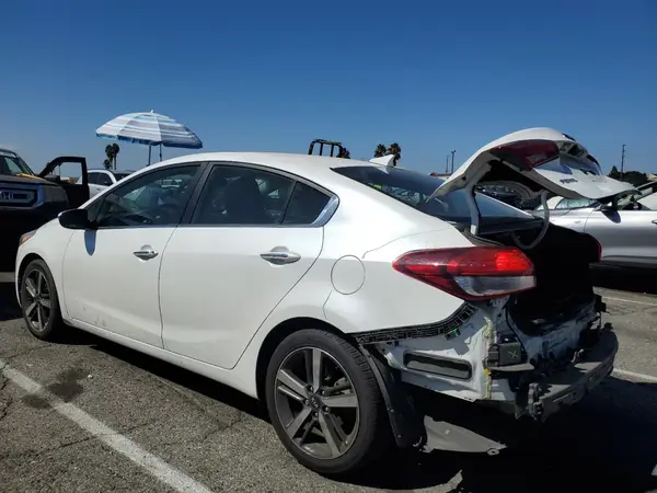 3KPFN4A83JE188576 2018 KIA FORTE - Image 2