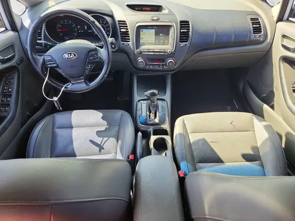 3KPFN4A84HE070336 2017 KIA FORTE - Image 8