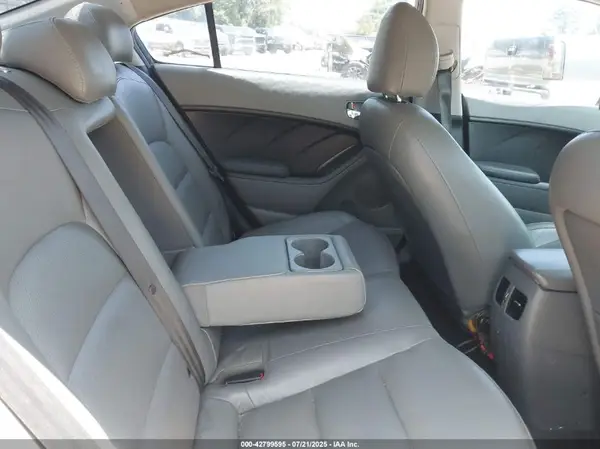 3KPFN4A84HE092594 2017 KIA FORTE - Image 8