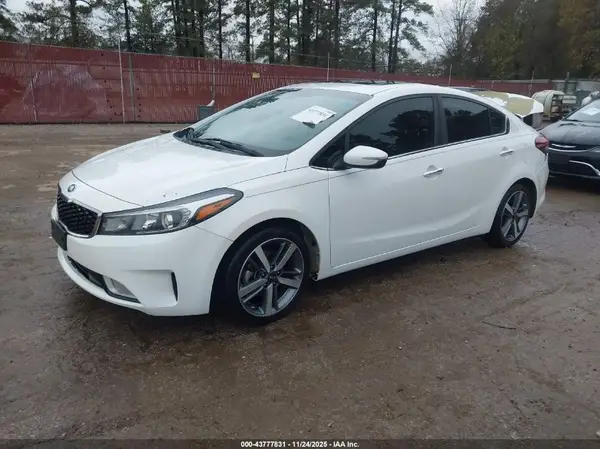 3KPFN4A86HE003558 2017 KIA FORTE - Image 2