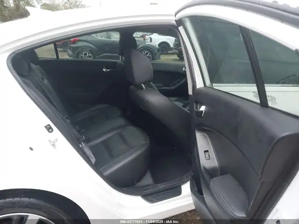 3KPFN4A86HE003558 2017 KIA FORTE - Image 8