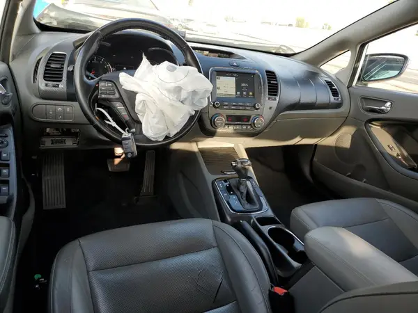 3KPFN4A86HE005729 2017 KIA FORTE - Image 8