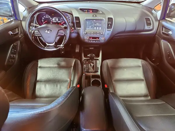 3KPFN4A86HE090555 2017 KIA FORTE - Image 8