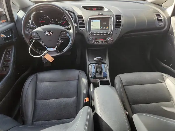 3KPFN4A86HE102445 2017 KIA FORTE - Image 8