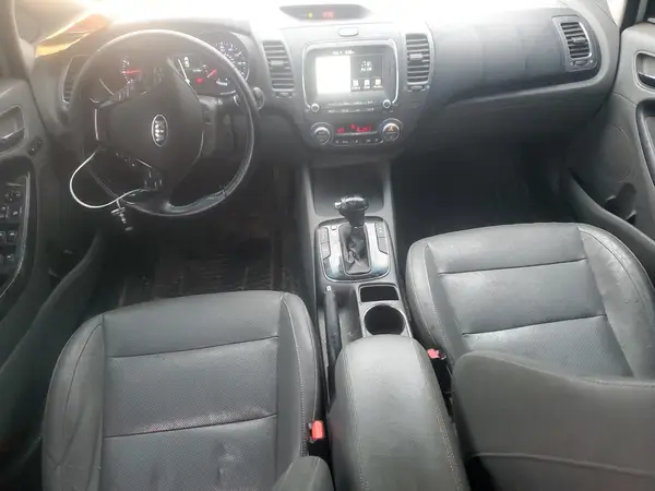 3KPFN4A86HE118130 2017 KIA FORTE - Image 8