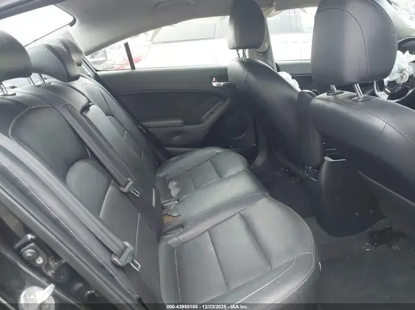 3KPFN4A86JE225975 2018 KIA FORTE - Image 8
