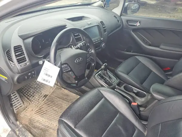 3KPFN4A88HE087124 2017 KIA FORTE - Image 8