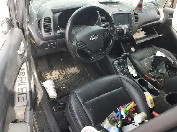 3KPFN4A88HE120428 2017 KIA FORTE - Image 8