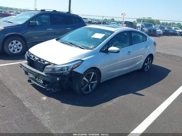 3KPFN4A88JE165326 2018 KIA FORTE - Image 2