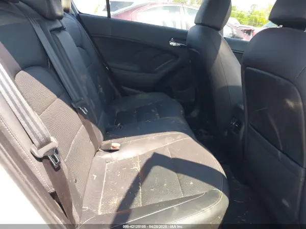 3KPFN4A88JE165326 2018 KIA FORTE - Image 8