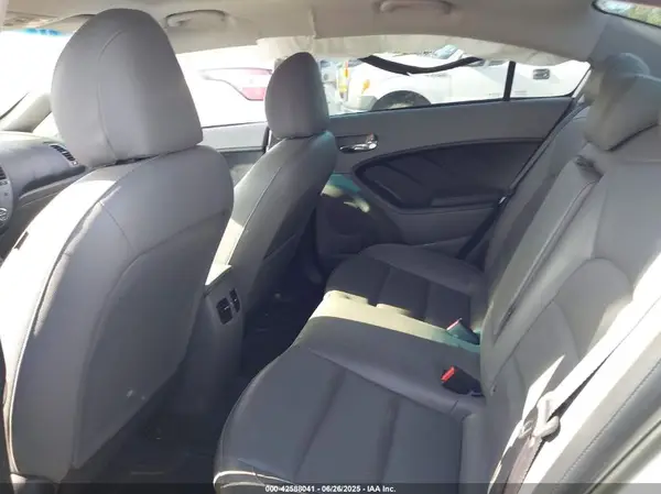 3KPFN4A89HE074043 2017 KIA FORTE - Image 8