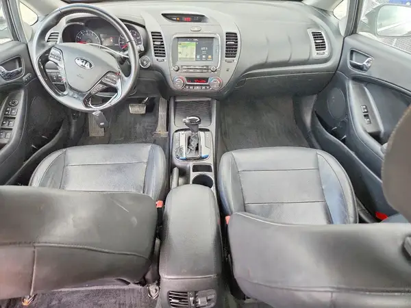 3KPFN4A89JE178263 2018 KIA FORTE - Image 8