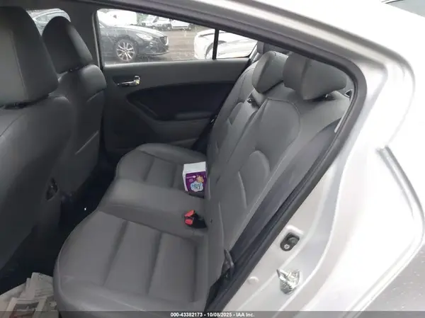 3KPFN4A8XHE005958 2017 KIA FORTE - Image 8