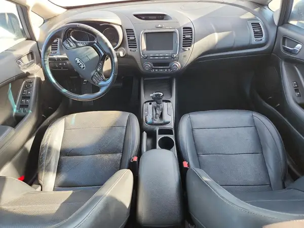 3KPFN4A8XHE093555 2017 KIA FORTE - Image 8