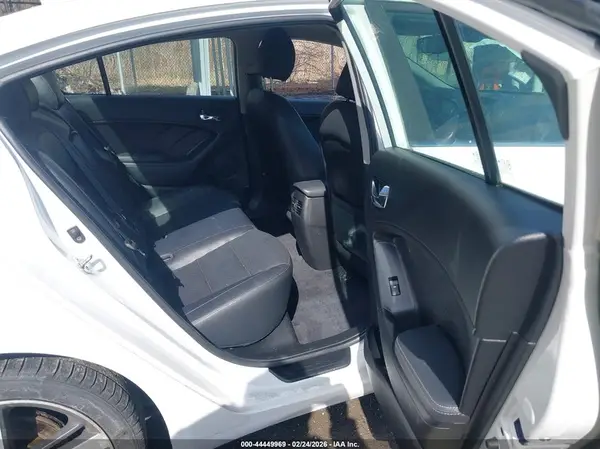 3KPFN4A8XHE119510 2017 KIA FORTE - Image 8