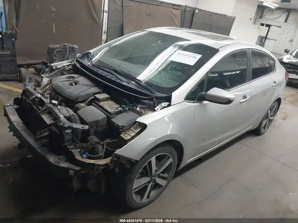3KPFN4A8XJE175985 2018 KIA FORTE - Image 2