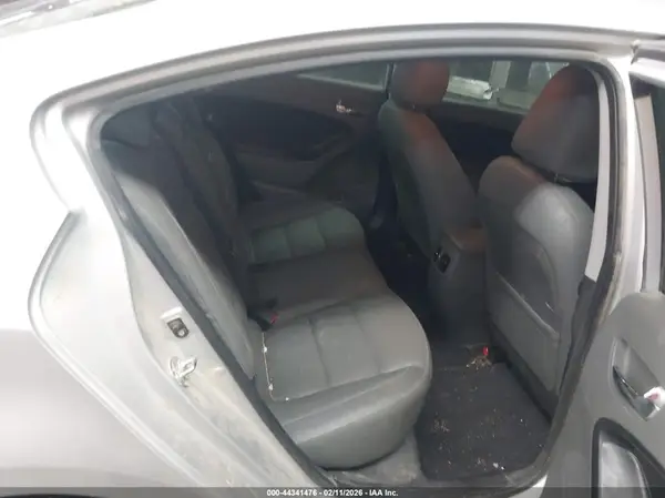 3KPFN4A8XJE175985 2018 KIA FORTE - Image 8