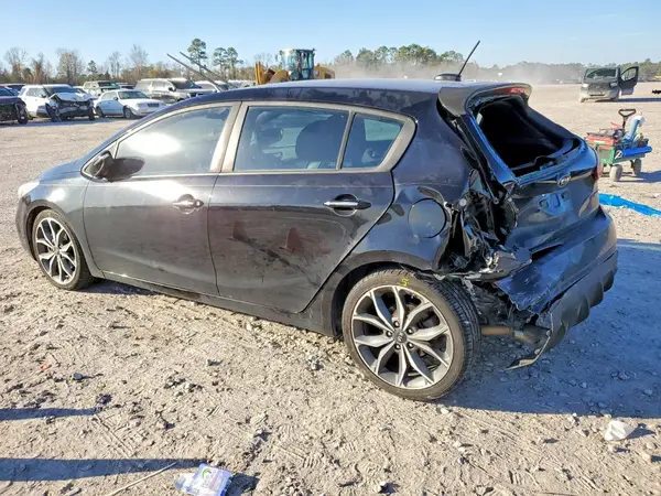 3KPFN5A30JE231653 2018 KIA FORTE - Image 2