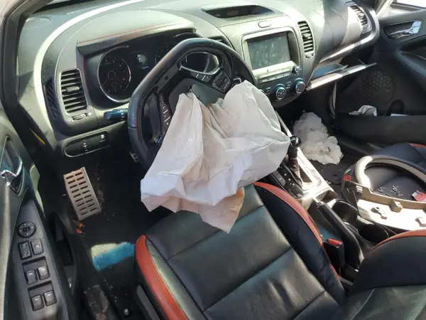3KPFN5A33JE186661 2018 KIA FORTE - Image 8