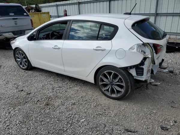 3KPFN5A36JE195340 2018 KIA FORTE - Image 2