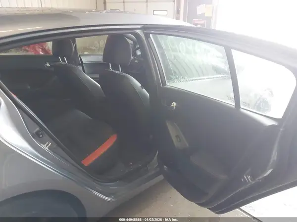3KPFN5A38HE065134 2017 KIA FORTE - Image 8