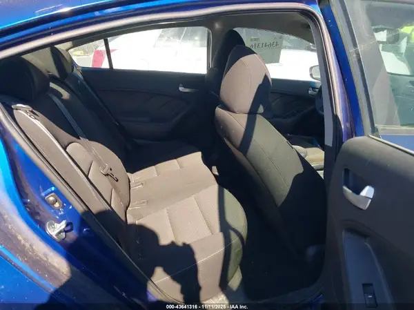 3KTFK4A73HE112544 2017 KIA FORTE - Image 8