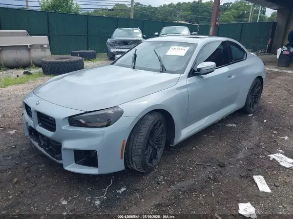 3MF23DM00S8E90639 2025 BMW M2 - Image 2
