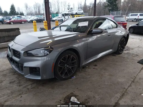3MF23DM00S8E94545 2025 BMW M2 - Image 2