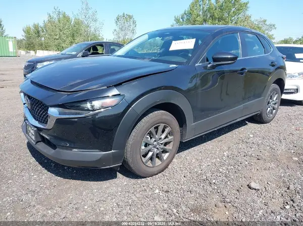 3MVDMBAM5SM827929 2025 MAZDA CX-30 - Image 2