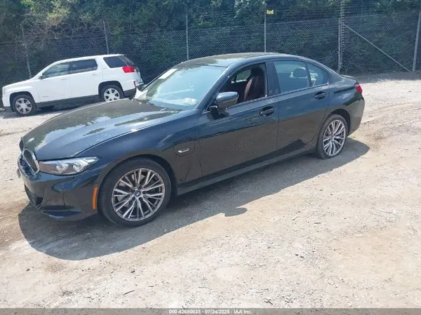 3MW39FF00P8D08621 2023 BMW 3ER - Image 2