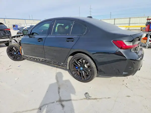 3MW39FF00R8E16661 2024 BMW 3ER - Image 2