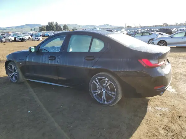 3MW39FF01P8D02035 2023 BMW 3ER - Image 2