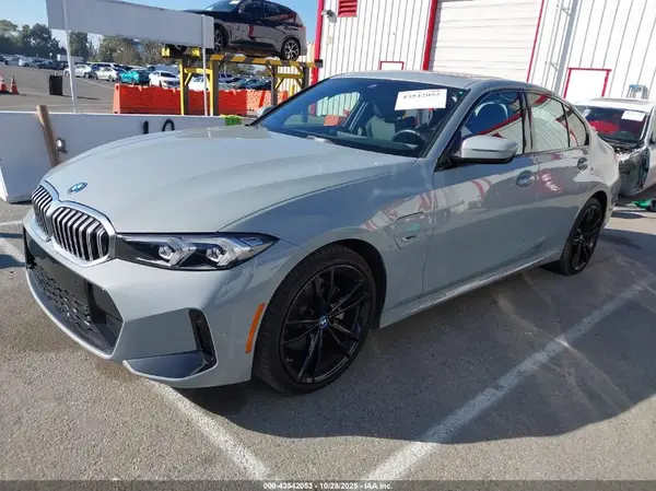 3MW39FF01P8D12368 2023 BMW 3ER - Image 2