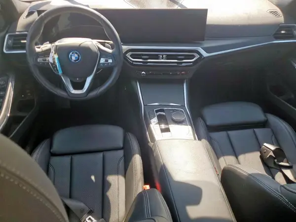 3MW39FF01R8E09279 2024 BMW 3ER - Image 8
