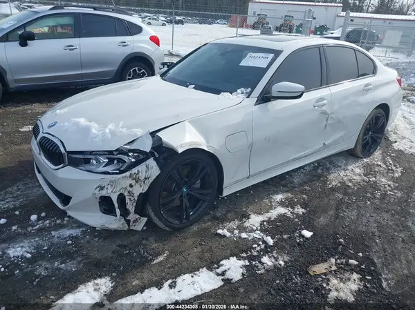 3MW39FF01R8E80207 2024 BMW 3ER - Image 2