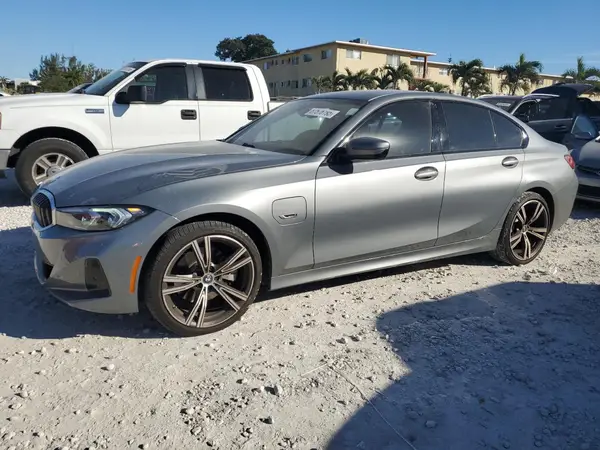 3MW39FF03P8D03381 2023 BMW 3ER - Image 1
