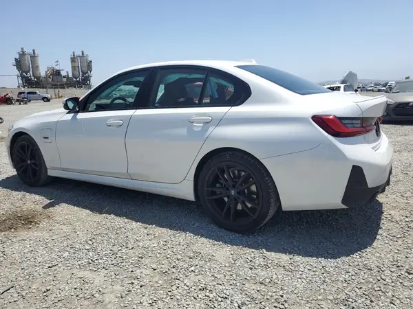 3MW39FF03P8D03669 2023 BMW 3ER - Image 2