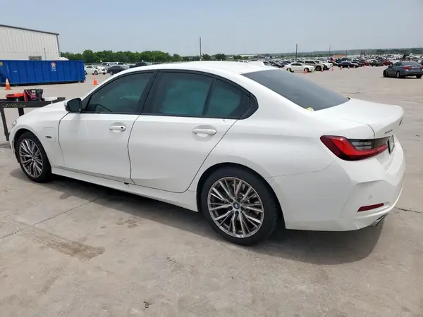 3MW39FF03P8D05874 2023 BMW 3ER - Image 2