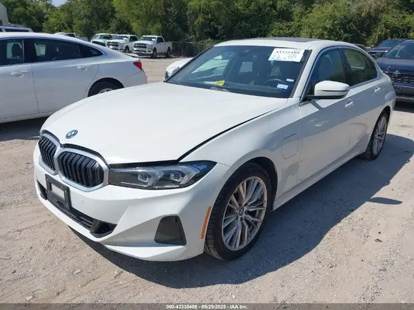 3MW39FF03R8E18890 2024 BMW 3ER - Image 2