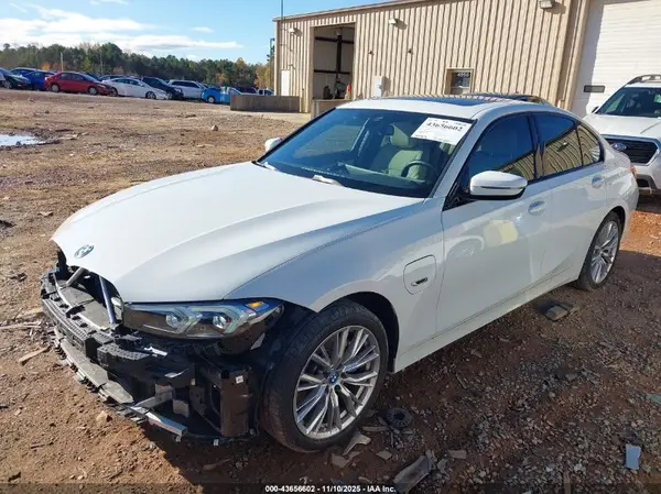 3MW39FF08P8C83743 2023 BMW 3ER - Image 2