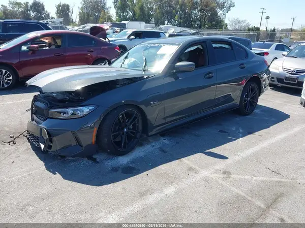 3MW39FF08P8D05160 2023 BMW 3ER - Image 2
