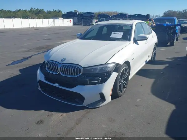 3MW39FF09P8D10545 2023 BMW 3ER - Image 2