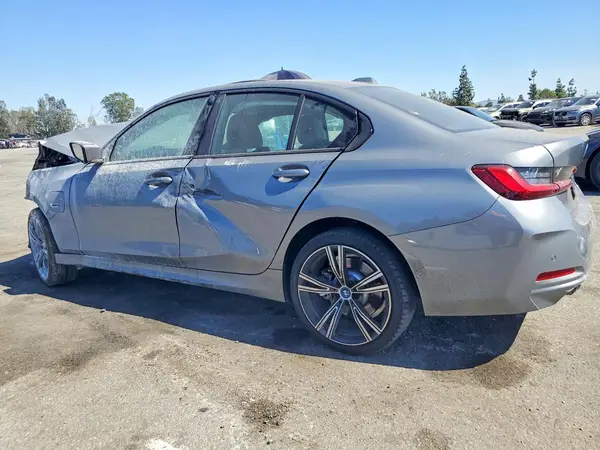 3MW39FF0XP8D10750 2023 BMW 3ER - Image 2