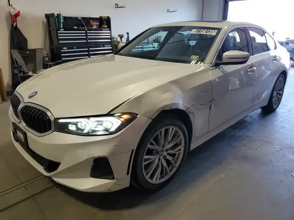 3MW39FS00R8E43459 2024 BMW 3ER - Image 1