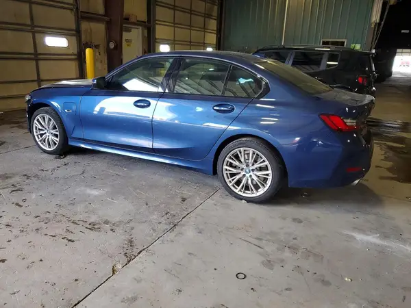 3MW39FS01P8C95674 2023 BMW 3ER - Image 2