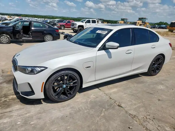 3MW39FS06P8D01761 2023 BMW 3ER - Image 1
