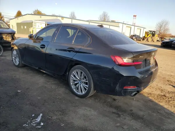 3MW39FS09P8D11748 2023 BMW 3ER - Image 2